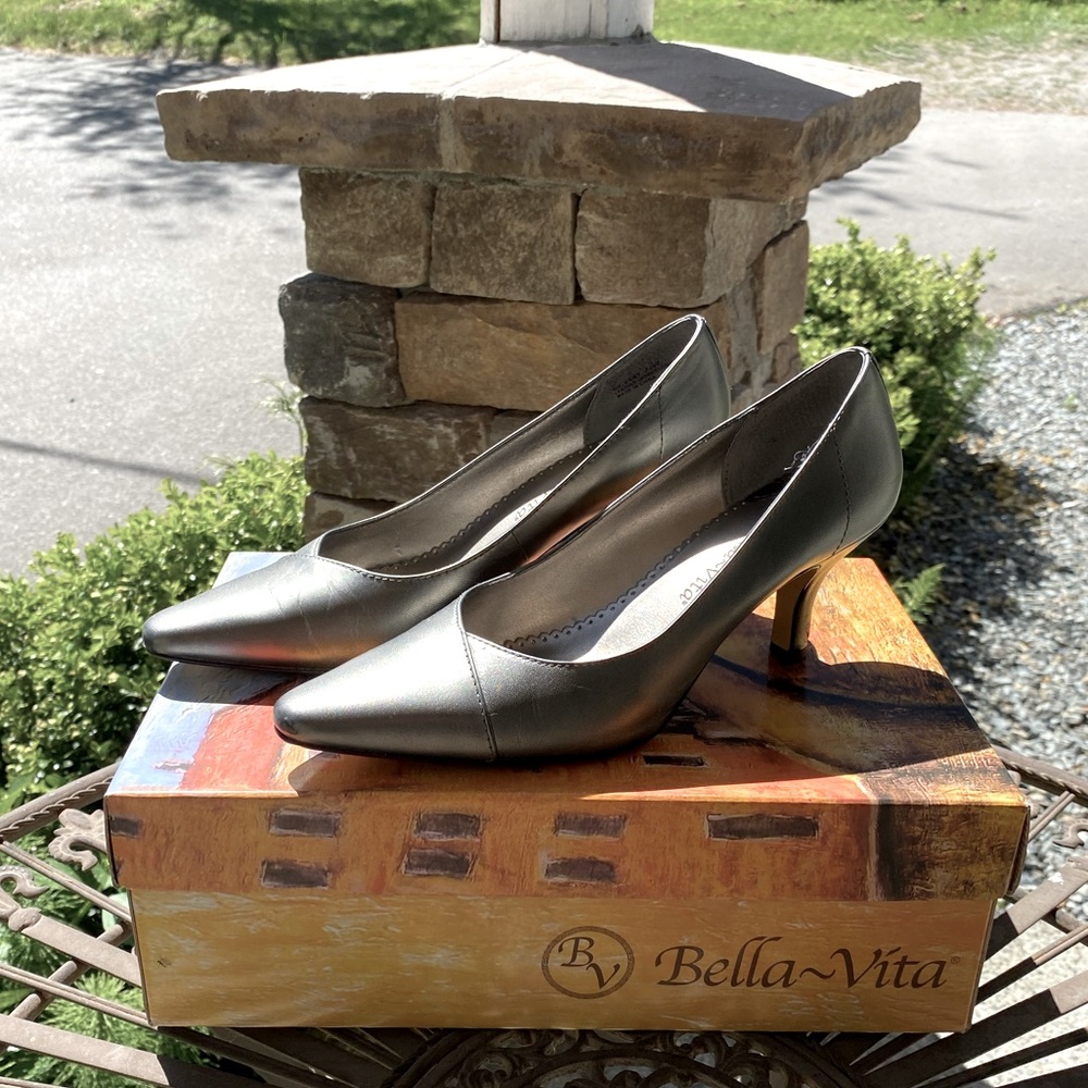 Bella Vita ‘Wow’pump; pewter leather; 7.5 W